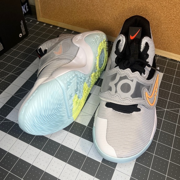 Nike
Kevin Durant
‘Trey 5 x’ - Picture 6 of 11